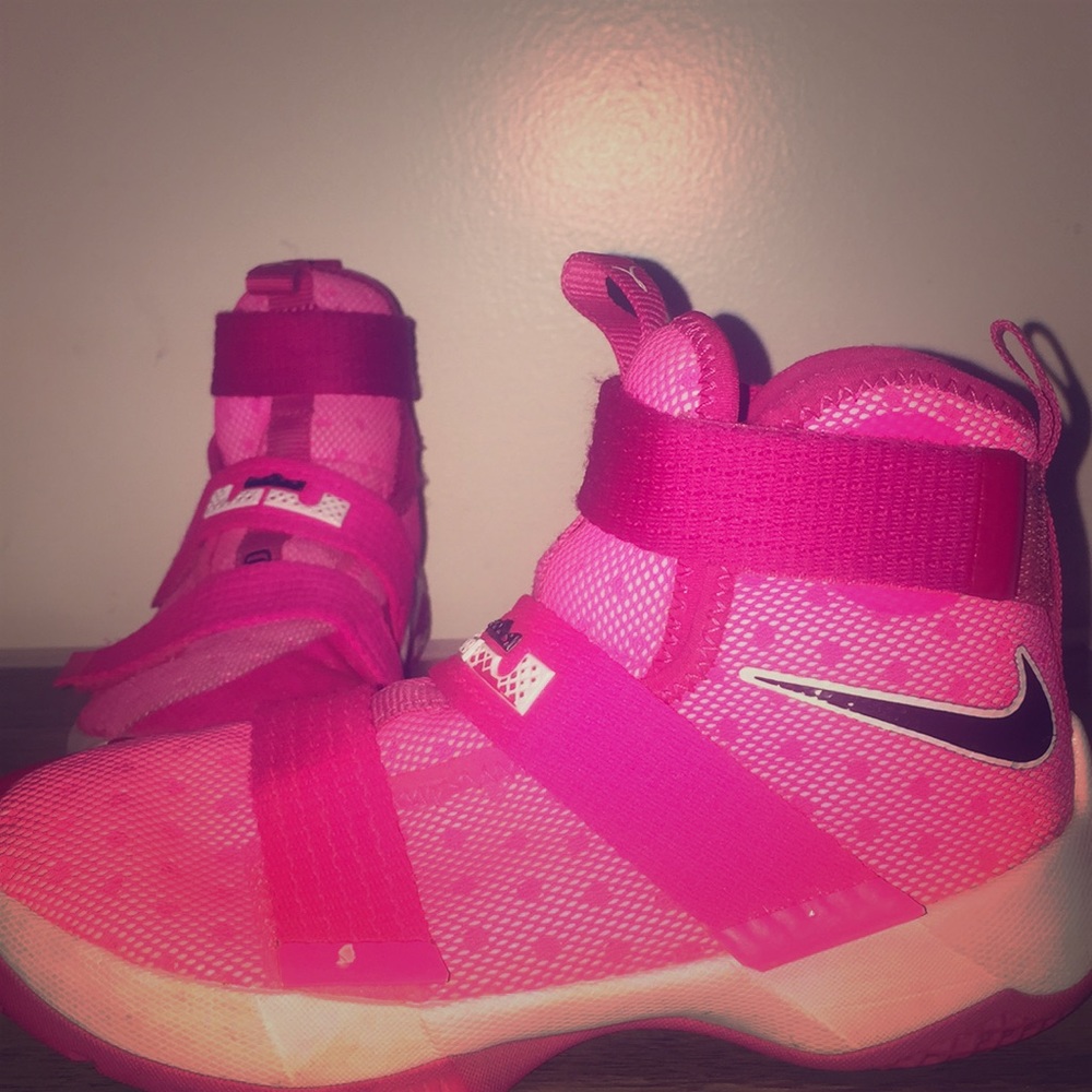 Girls Nike Lebron James Pink Basketball shoes